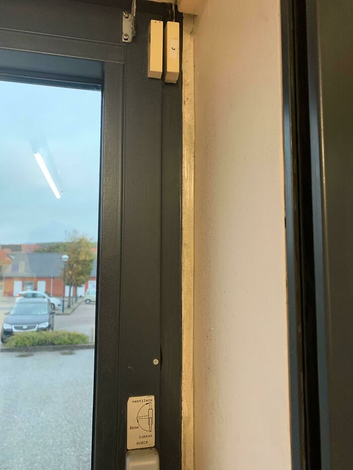 My Boss Screwed The Only Window At Our Office Shut, So Now It’s Impossible To Get Fresh Air. I’m Boiling At Work