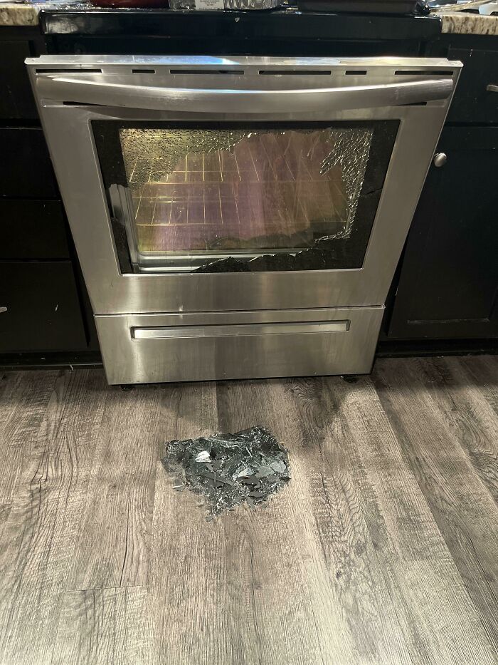 My Oven Decided Thanksgiving Had Gone Too Smoothly. So It Spontaneously Did This While We Ate