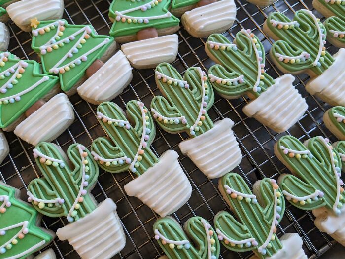 Holiday Cactus And Christmas Tree Sugar Cookies!