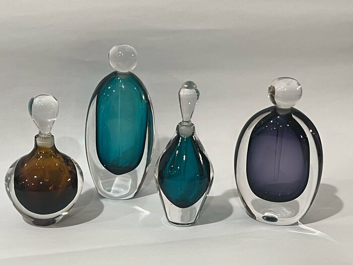 Descubrí la colección de frascos de perfume de mi abuela... son impresionantes