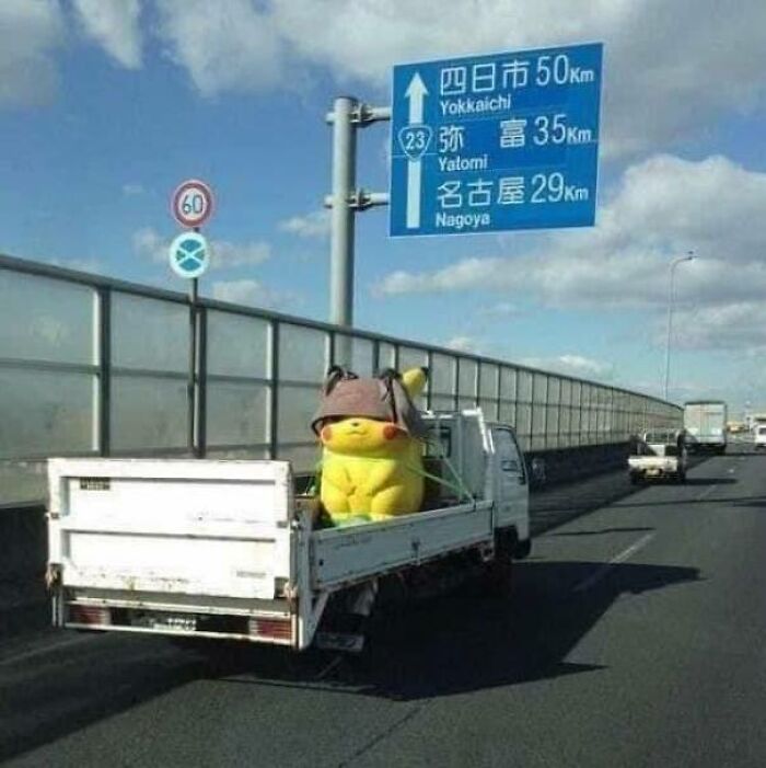  Pikachu se va a trabajar… En Japón, es una mascota ocupada