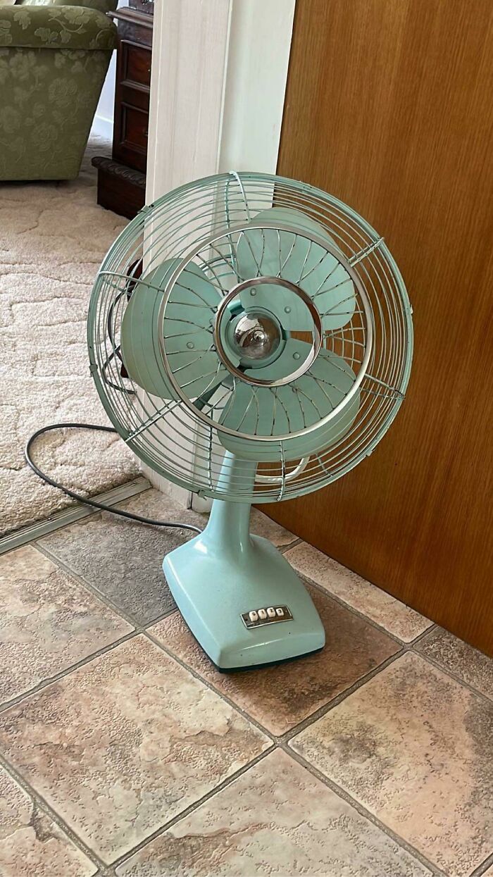 My Nan Bought This Fan To Keep Her Baby (My Dad) Cool During A Heat Wave In 1961 And She’s Still Using It 61 Years Later!