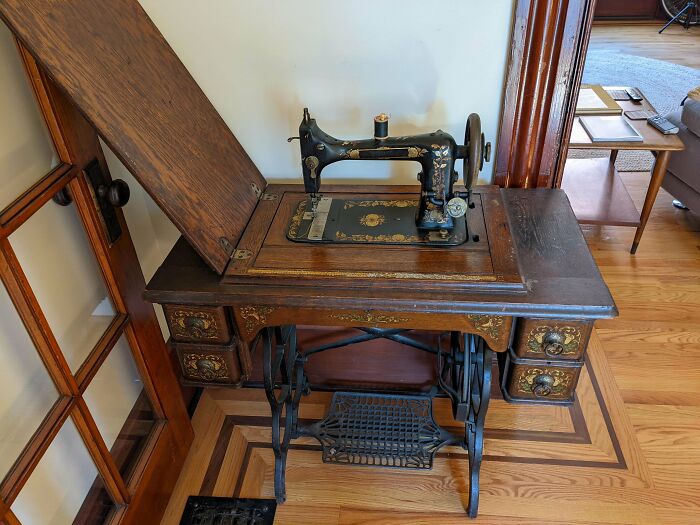 Any Antique Sewing Machine Fans Out There?