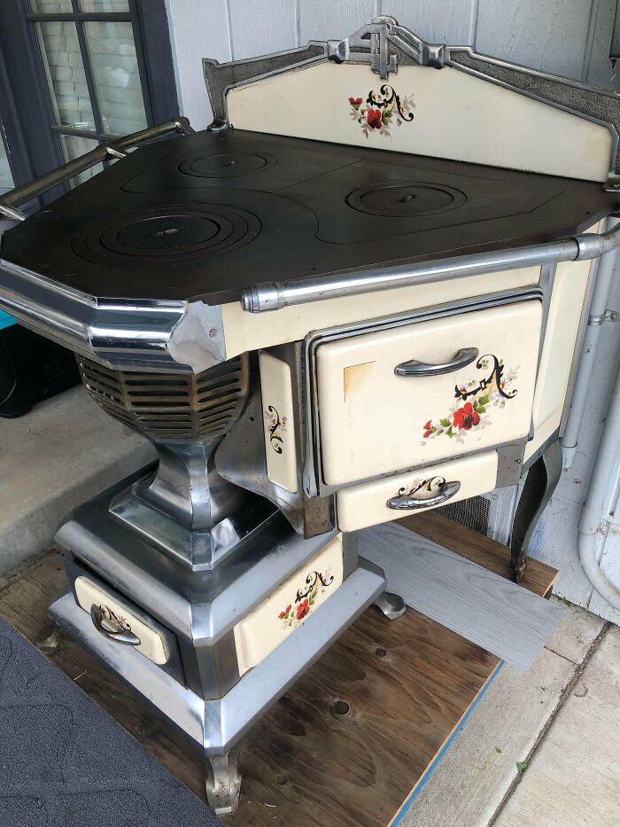 Found This Antique Stove At An Estate Sale