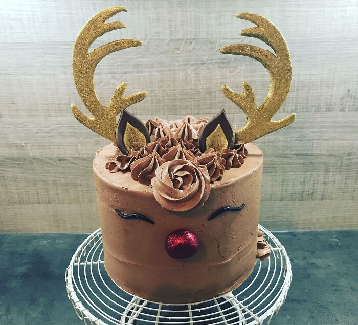 Preparing For Christmas Cake Orders With This Gorgeous Reindeer Cake!