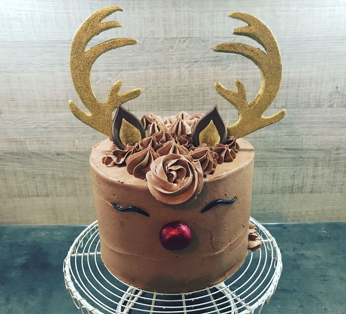 Preparing For Christmas Cake Orders With This Gorgeous Reindeer Cake!