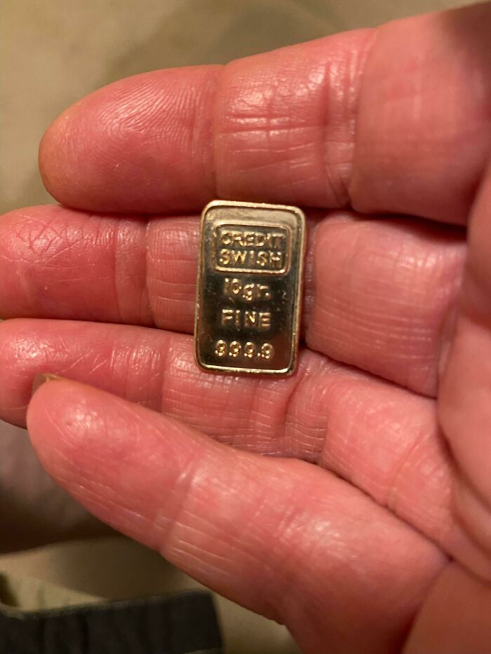 Found While Cleaning The Couch, No One Knows Where It Came From. Noted It Says “Credit Swish”, Not Swiss. Back Side Is Blank. It’s Metal But *probably* Not Gold
