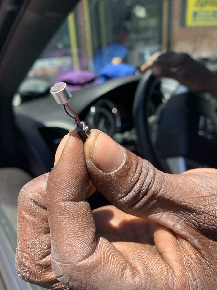 A Man Stopped Me In A Corner Store Parking Lot To Ask Me What This Thing Is He Found Under His Car Seat. Worried It’s A Mic. Any Ideas?