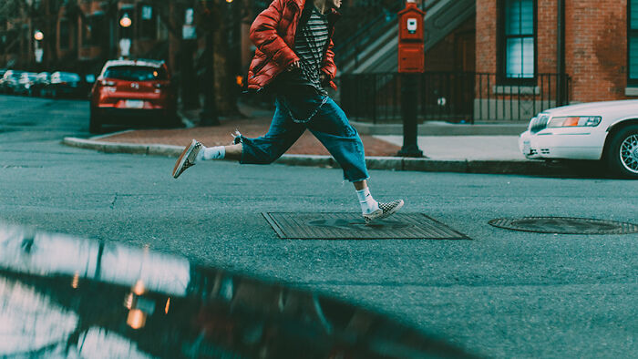 “What Do You Think Would Be The Funniest Thing To Ask A Stranger?” (30 Answers By Our Community)