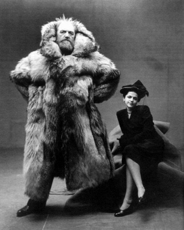 Retrato del explorador del ártico Peter Freuchen y su esposa, la ilustradora de moda Dagmar Cohn. Esta foto fue tomada en 1947
