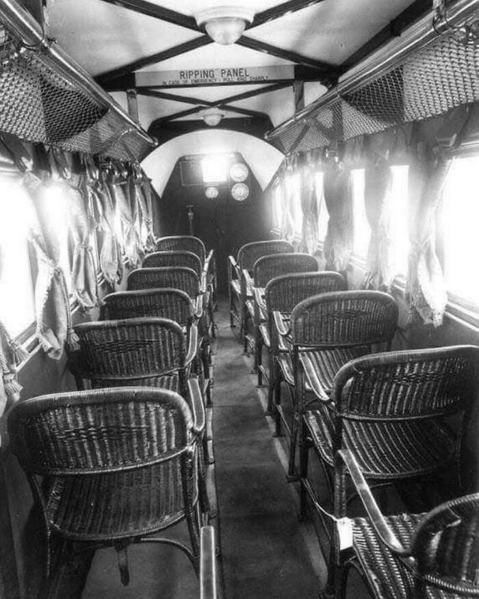 Esta foto muestra el interior de un avión en 1930 