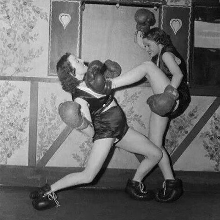 Two Women Boxing With Boxing Gloves On Their Hands And Feet In A New York Nightclub, 1938