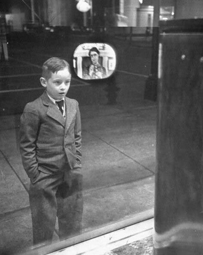 A Boy’s Reaction To Seeing A Television Screen For The Very First Time. This Photo Was Taken In 1948