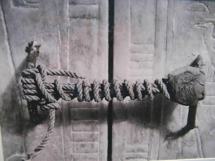 El sello de la tumba del rey Tutankamón, que permaneció intacto durante 3.245 años hasta que la tumba fue excavada en 1922