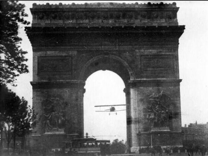 French Aviator Charles Godefroy Flies Through The Arc De Triomphe. Paris, 1919