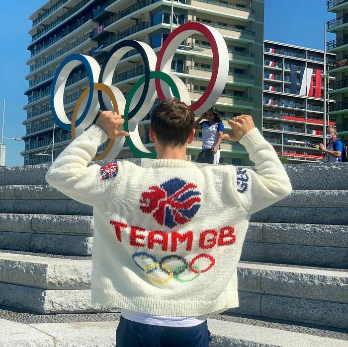 Tom Daley Finished His Olympic Cardigan!