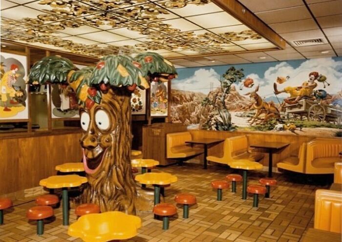  Salón de fiestas de McDonald's, 1981
