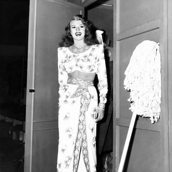 Rita Hayworth Preparing For The "Amado Mío" Sequence In Gilda, 1946