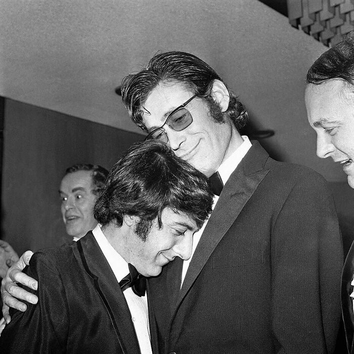 Dustin Hoffman And Peter O'toole Greeting Each Other In The Foyer Of The Odeon In Leicester Square, London, 1971