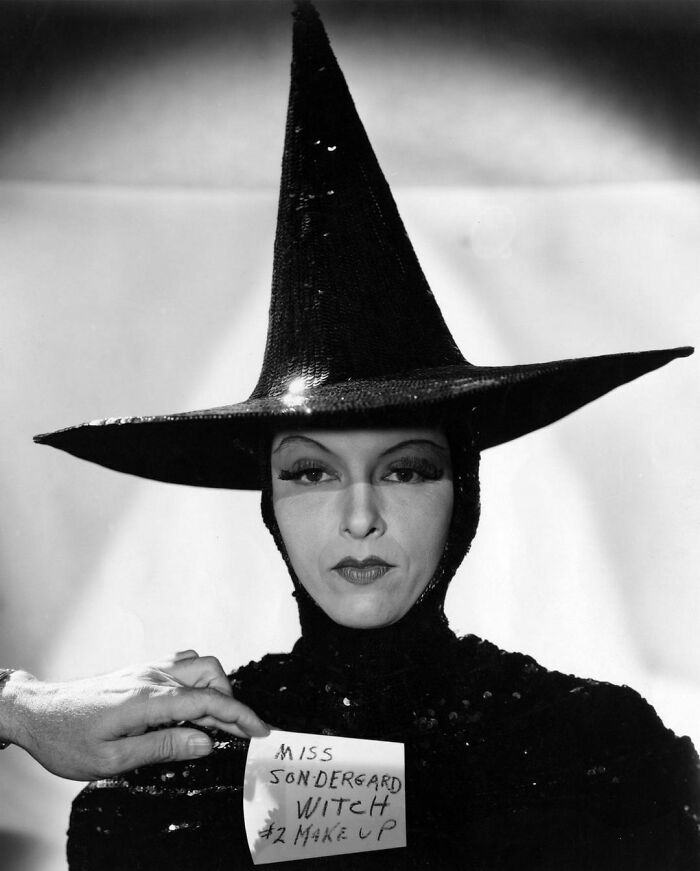 Did You Know? Gale Sondergaard Was Originally Cast As The Wicked Witch Of The West In The Wizard Of Oz (1939), But Left Production When Producer Mervyn Leroy Insisted That They Play Down Her Glamorous Looks