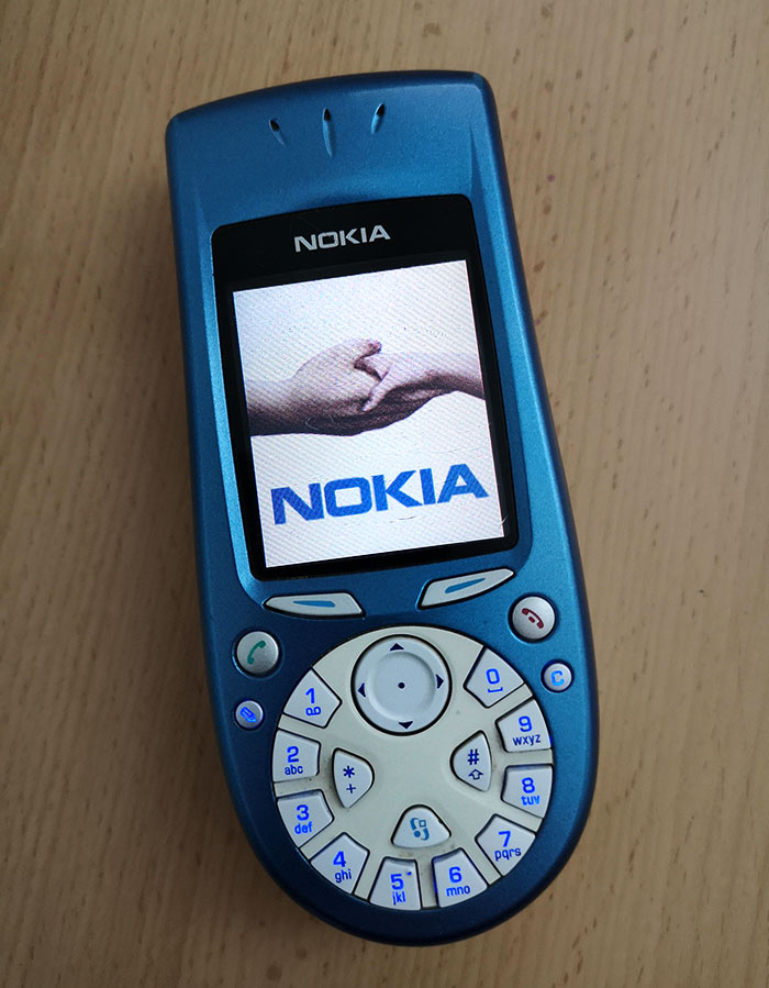 El Nokia 3650. El primer teléfono con videocámara. Ayudó a establecer Symbian OS en el segmento de consumo