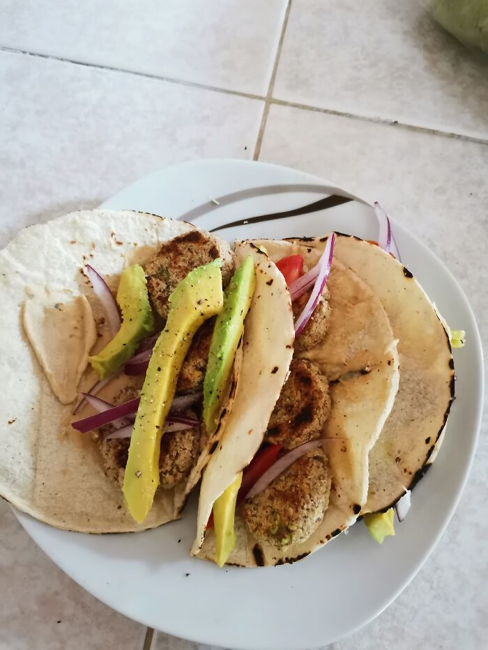 Chickpea Cakes With Cabbage And Avocado Tacos 😁