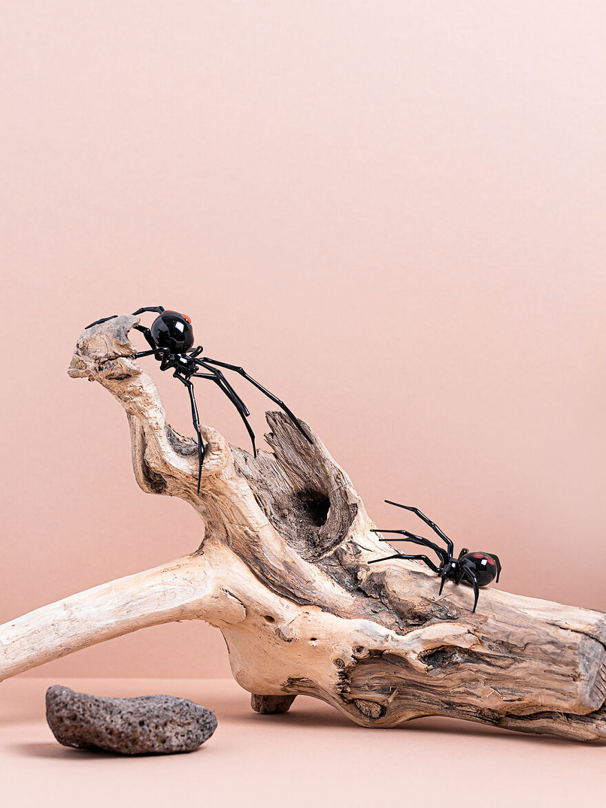 I Make Glass Figures Of Spiders, Octopuses And Other Animals Using The Lampwork Technique