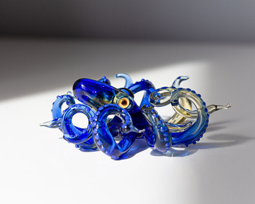I Make Glass Figures Of Spiders, Octopuses And Other Animals Using The Lampwork Technique