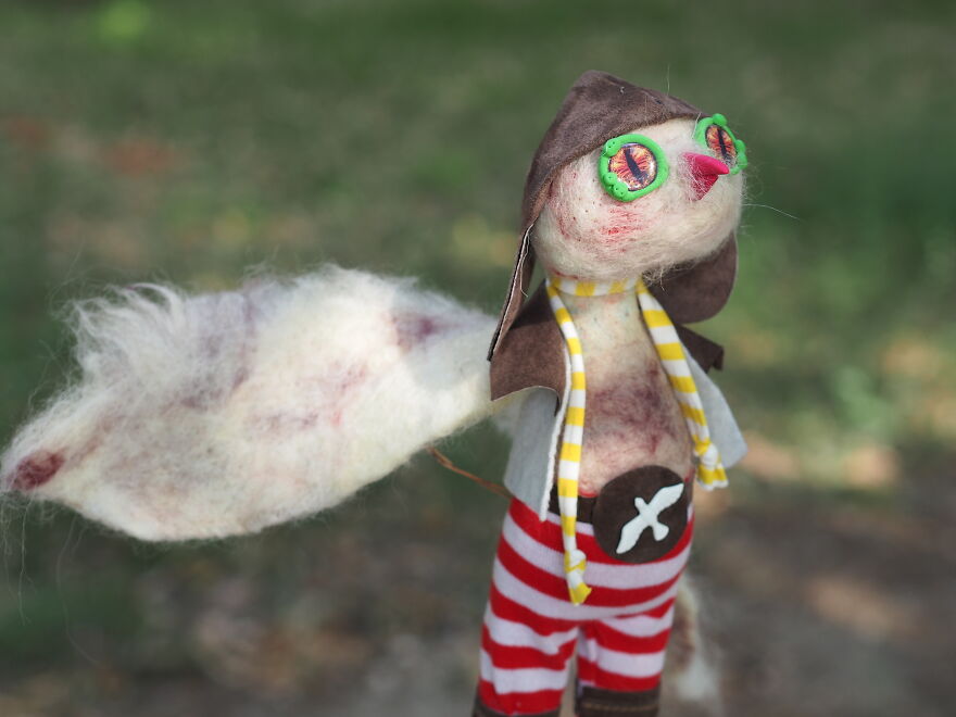 Mice, A Cat, A Pigeon And A Wool Ant Come To Life On Stage (13 Pics)