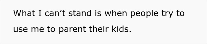 Mom Attempts To Lecture Her Kid By Using A Person With Dwarfism As A Threat, It Backfires When The Person Speaks Up Mom Attempts To Lecture Her Kid By Using A Person With Dwarfism As A Threat, It Backfires When The Person Speaks Up
