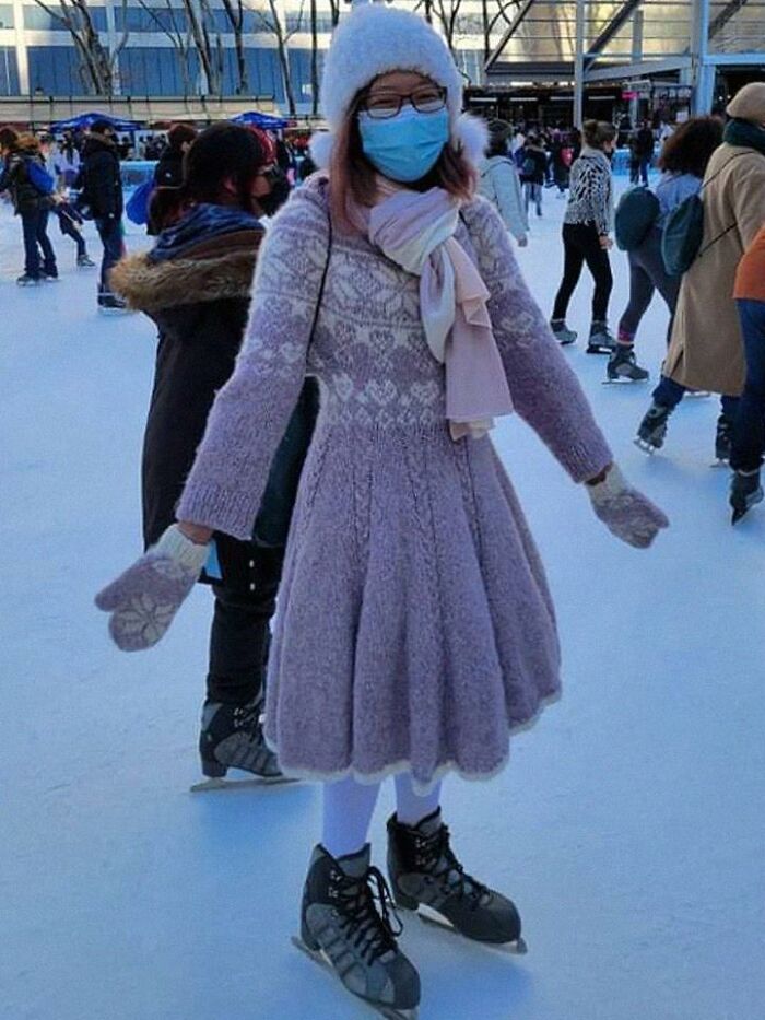 ¡Por fin pude usar mi vestido y mis guantes para patinar!