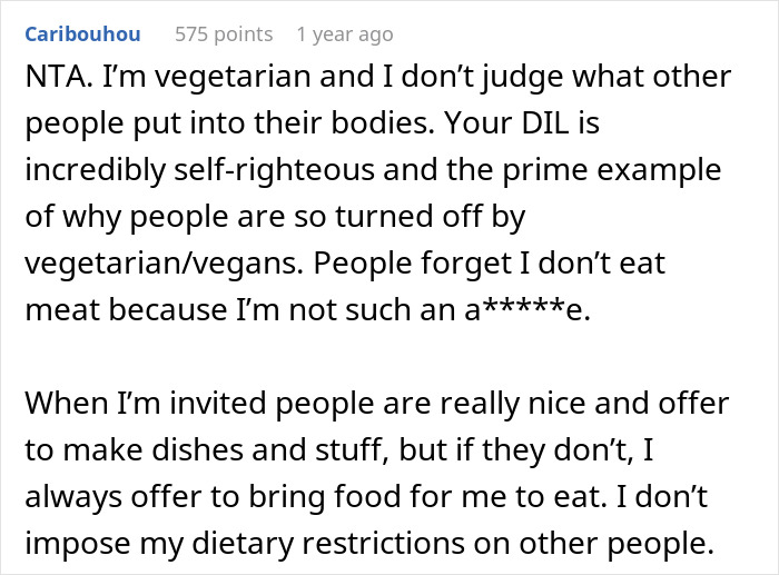 Mom “Publicly Embarrasses” Rude Vegan Daughter-In-Law At Thanksgiving Mom “Publicly Embarrasses” Rude Vegan Daughter-In-Law At Thanksgiving