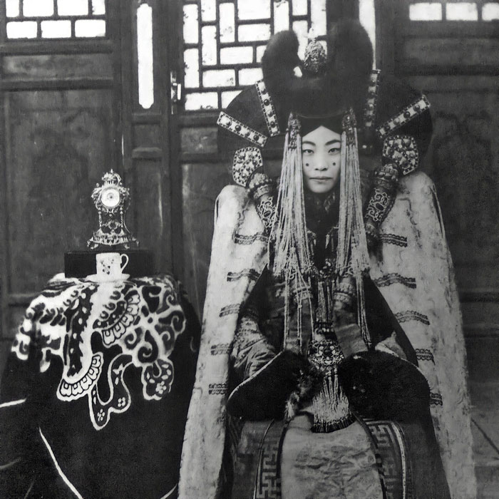 La reina Genepil, última reina consorte de Mongolia. Asesinada durante las purgas estalinistas de 1938