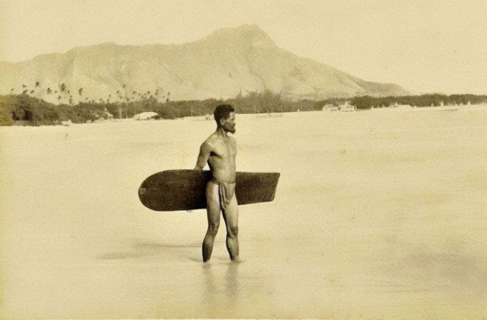 Primera foto conocida de un surfista, Diamond Head, Hawái, 1890