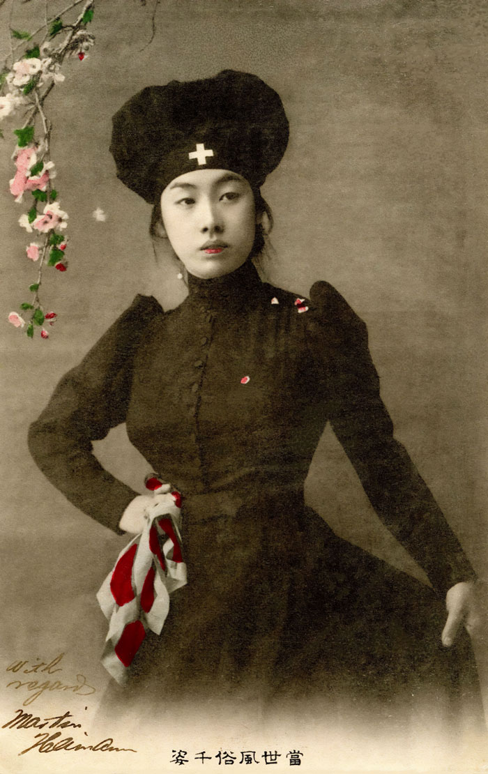 Enfermera japonesa vestida de negro durante la guerra ruso-japonesa, 1905