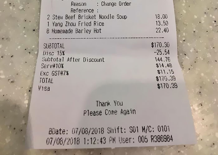 Friends Bail From Restaurant Before Check Arrives And Refuse To Pay This Woman Back For It, She Complains To The Birthday Girl's Mother Friends Bail From Restaurant Before Check Arrives And Refuse To Pay This Woman Back For It, She Complains To The Birthday Girl's Mother