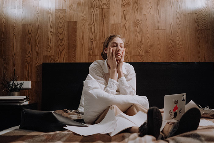 Friends Bail From Restaurant Before Check Arrives And Refuse To Pay This Woman Back For It, She Complains To The Birthday Girl's Mother Friends Bail From Restaurant Before Check Arrives And Refuse To Pay This Woman Back For It, She Complains To The Birthday Girl's Mother