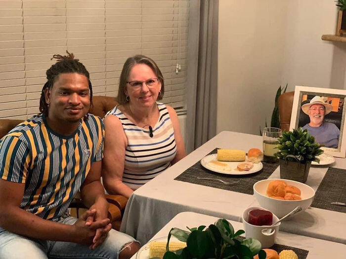 Grandma and a stranger she accidentally invited to Thanksgiving share their 7th celebration together.