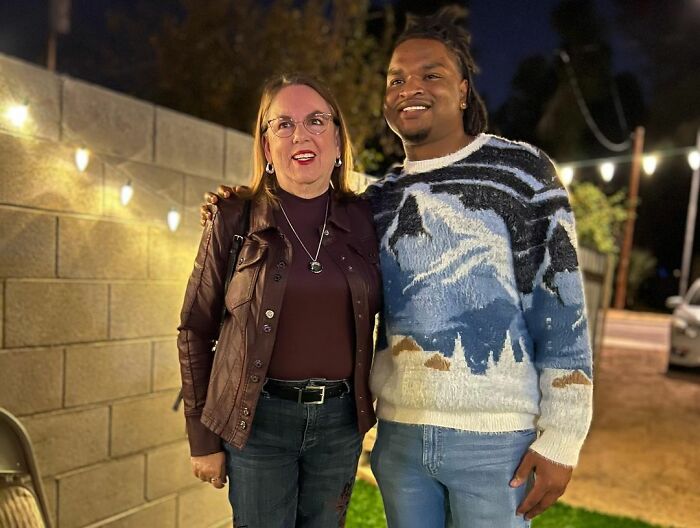 Grandma and a stranger she accidentally invited to Thanksgiving share their 7th celebration together.