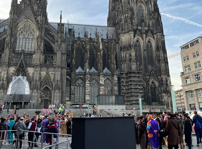 Hey Pandas, Show Us Where You Are While Scrolling Through Bored Panda (Closed)