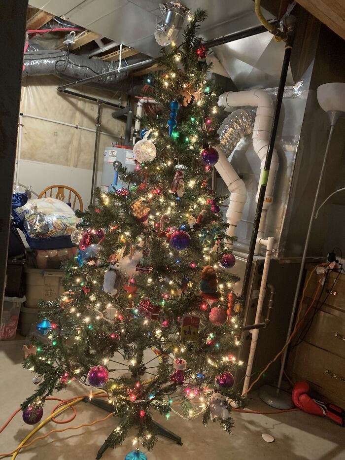Kinda Messy 6ft Tree, It Was Decorated From People Ages 15 To 6