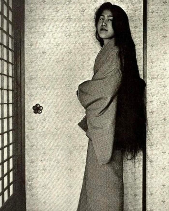 El “cabello real de una Geisha” antes de ser peinado, a principios de la década de 1900