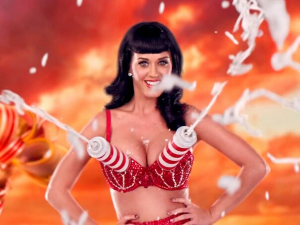 katy-boobs-63723e7308118.jpg