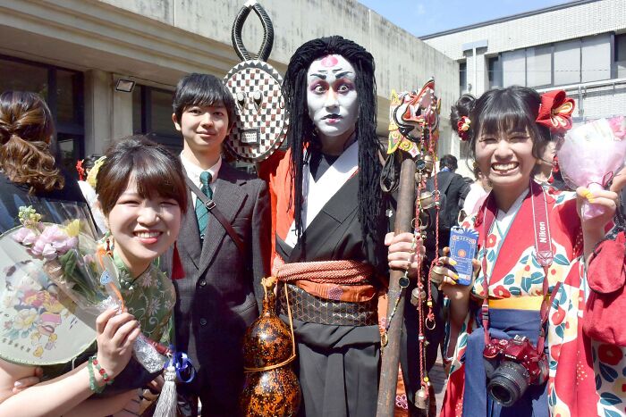 Kyoto University Permits Students To Put On Anything They Want For Graduation, And Here Are 35 Of The Most Brilliant Costume Ideas