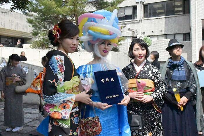 Kyoto-University-Graduation-Outfits