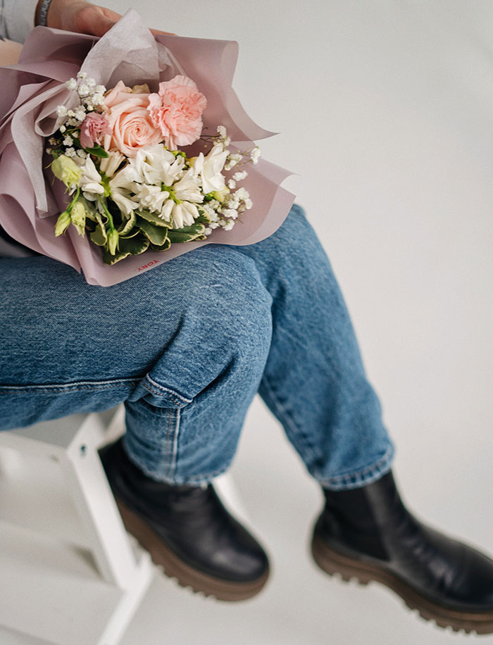 Mom Wonders If She's A Jerk For Wearing Jeans To Daughter's Wedding To Prove A Point, Gets A Reality Check Online Mom Wonders If She's A Jerk For Wearing Jeans To Daughter's Wedding To Prove A Point, Gets A Reality Check Online