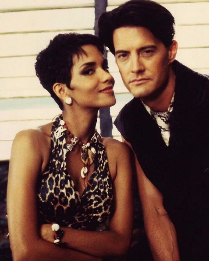 Halle Berry & Kyle Maclachlan On The Set Of The Flintstones In 1993