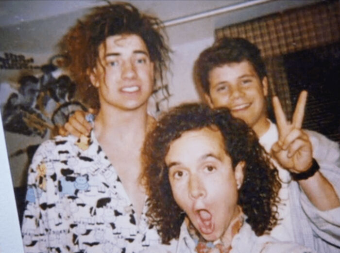 Brendan Fraser, Pauly Shore y Sean Astin durante el rodaje de 'El hombre de California' (1992)