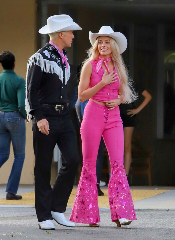 Margot Robbie y Ryan Gosling en el rodaje de 'Barbie'