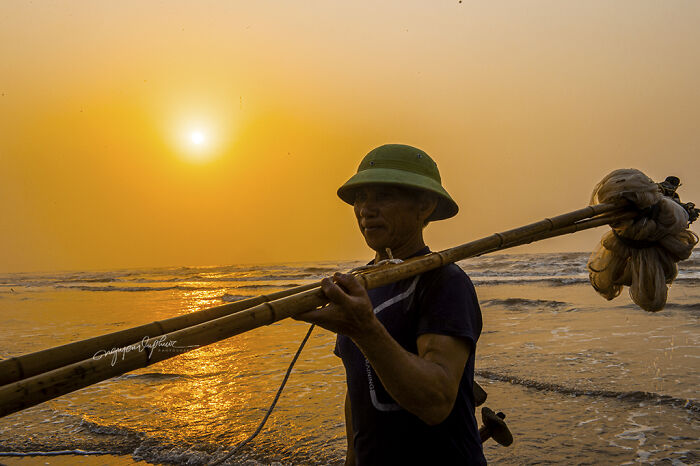I Photographed Fishermen, Who Use Stilts For Inshore Fishing | Bored Panda